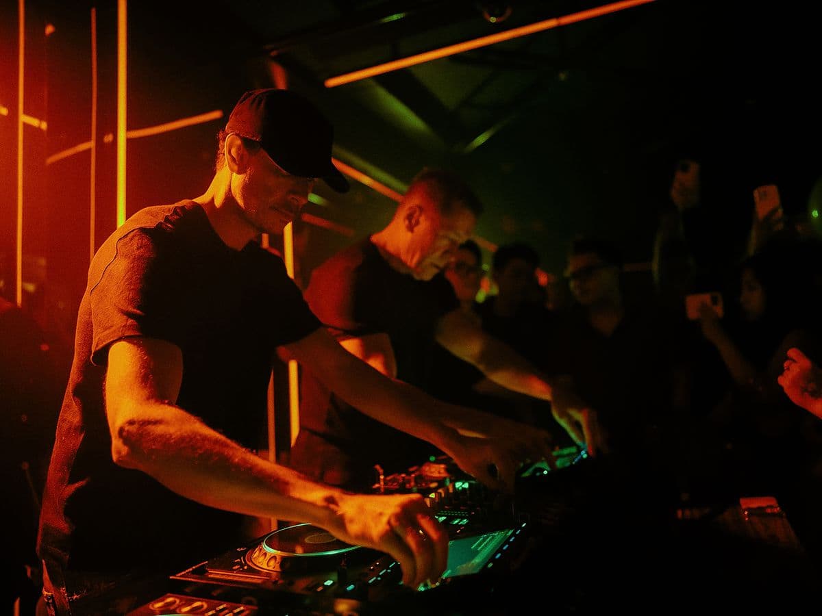 DJ