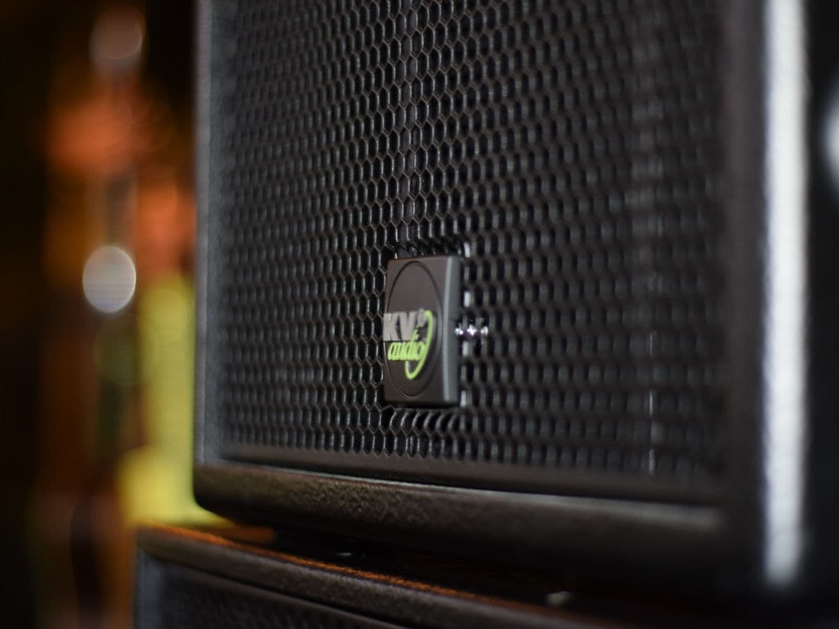 Enceinte de façade active