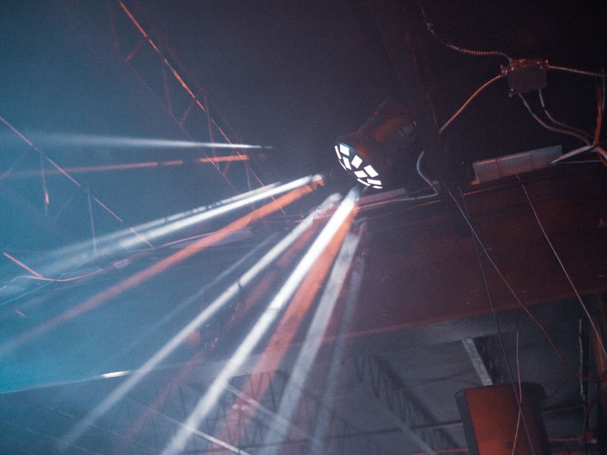 Lyre beam 230